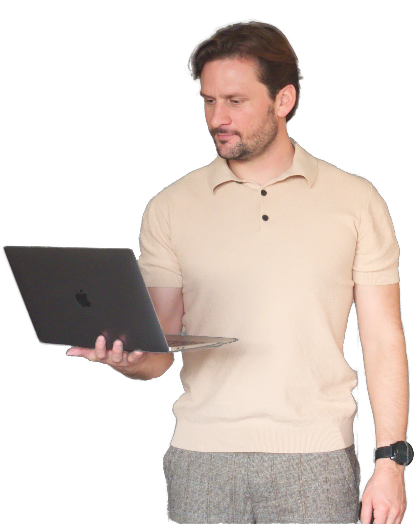 Portrait de Billy Nightingale regardant un design web sur un ordinateur portable